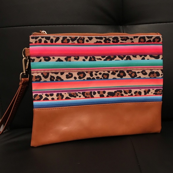 Handbags - SOLD✨New✨Leopard & Serape Wristlet!